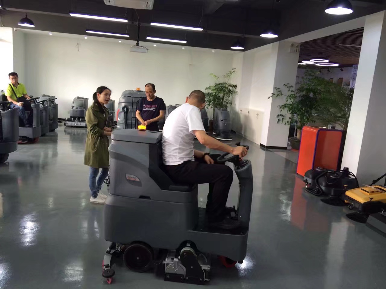 項(xiàng)城洗地車