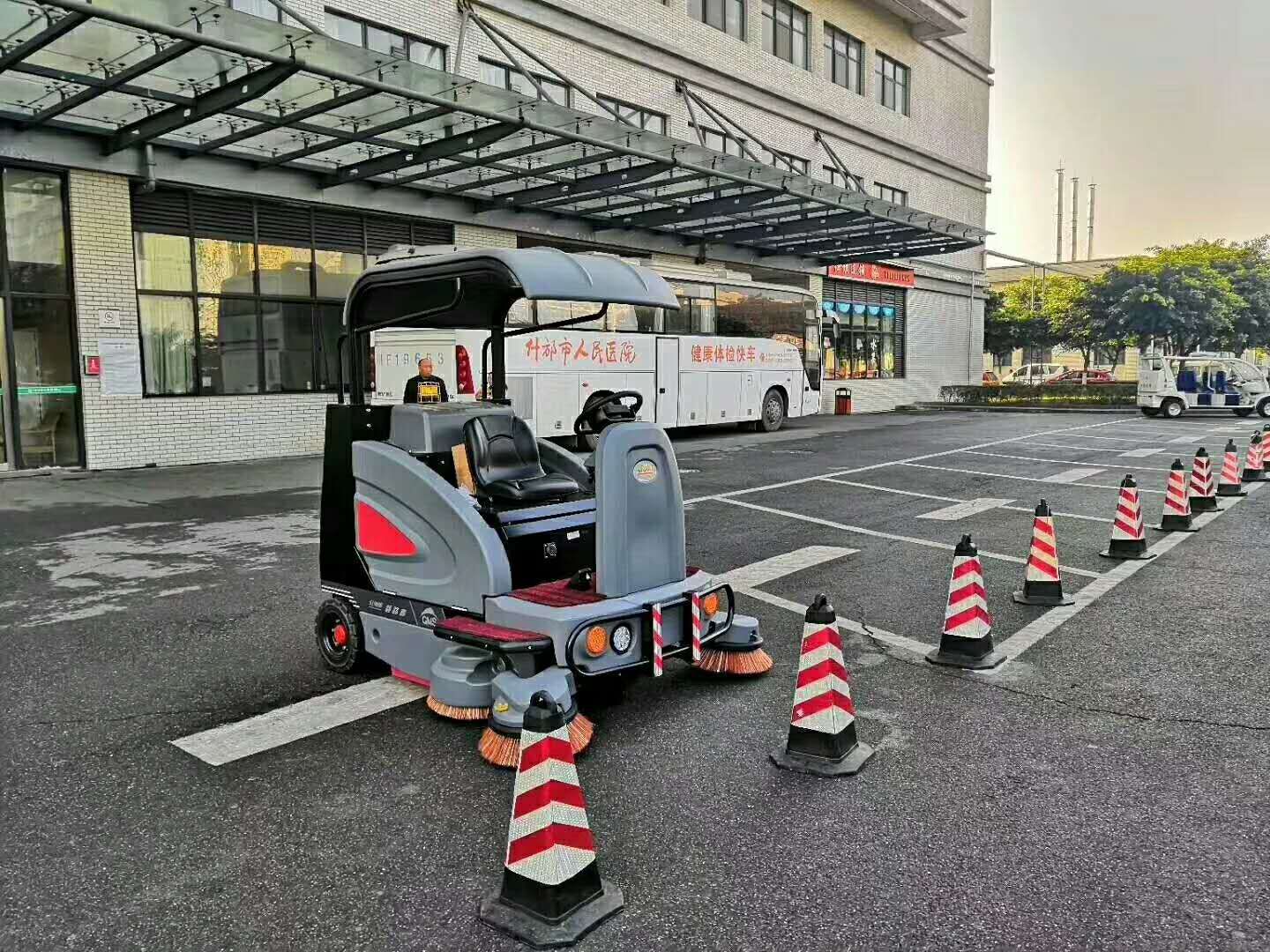 工廠里應該用什么樣的掃地車？