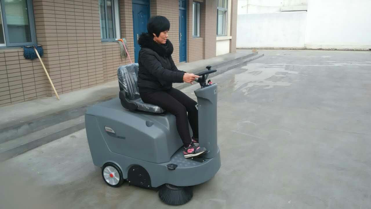 小型電瓶掃地車價(jià)格