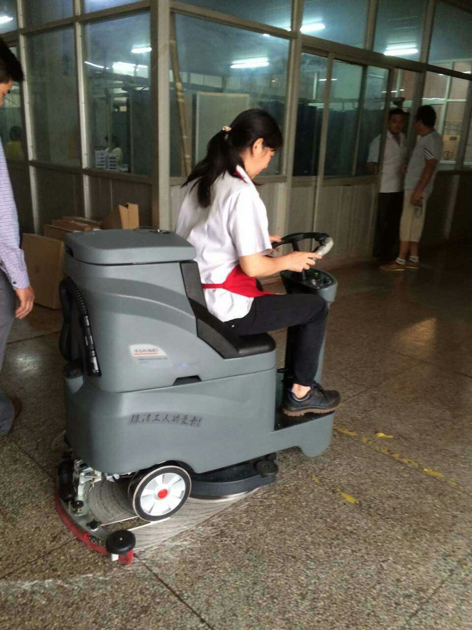 洗地機(jī)能不能清潔水磨石的地面？