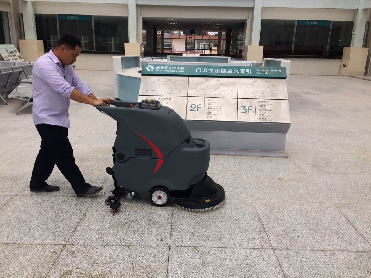 如何選擇洗地機的刷盤跟百潔墊？