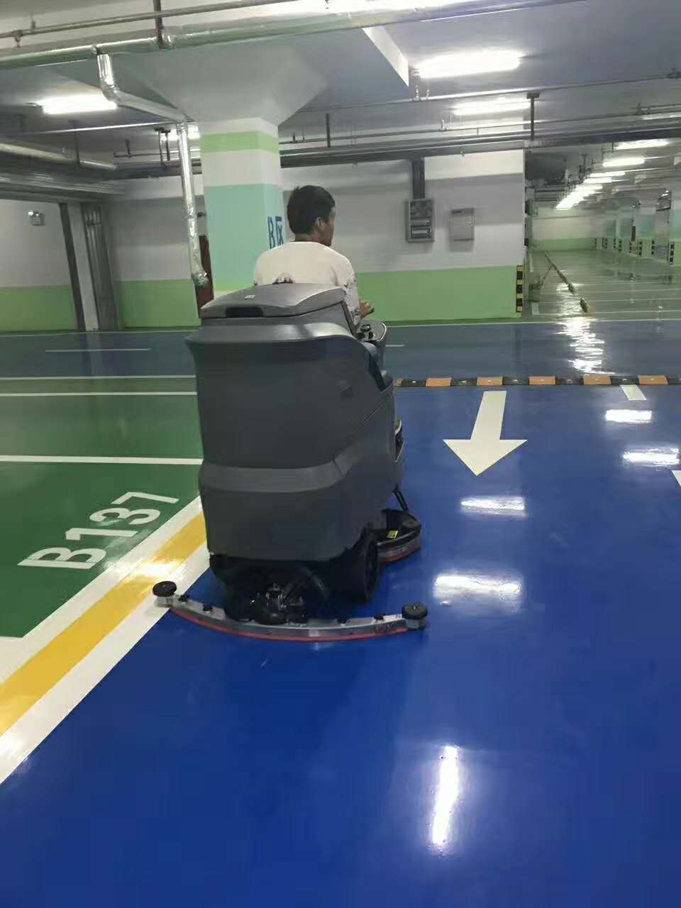 工廠車間地面清潔可以使用電瓶式自動洗地車嗎？