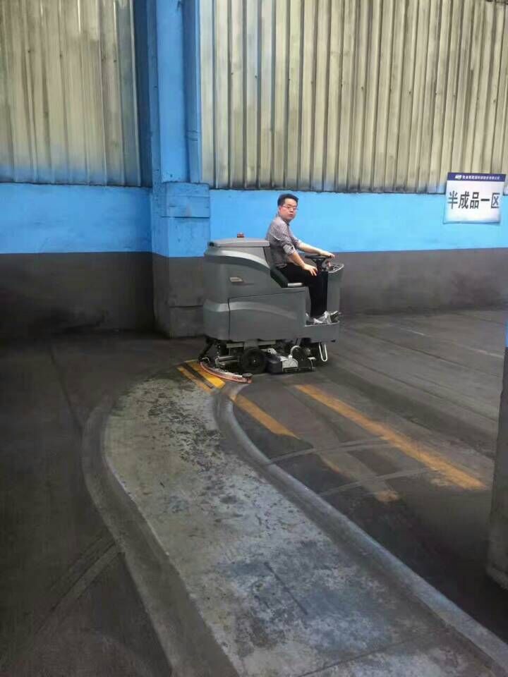 購買駕駛式洗地車有什么需要注意的地方？