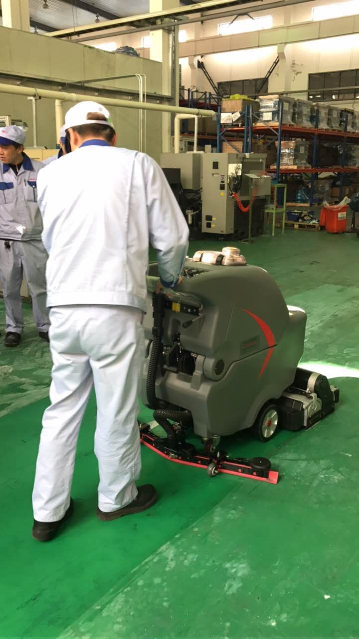工廠洗地機(jī)的油污地面清潔洗地效果怎么樣？