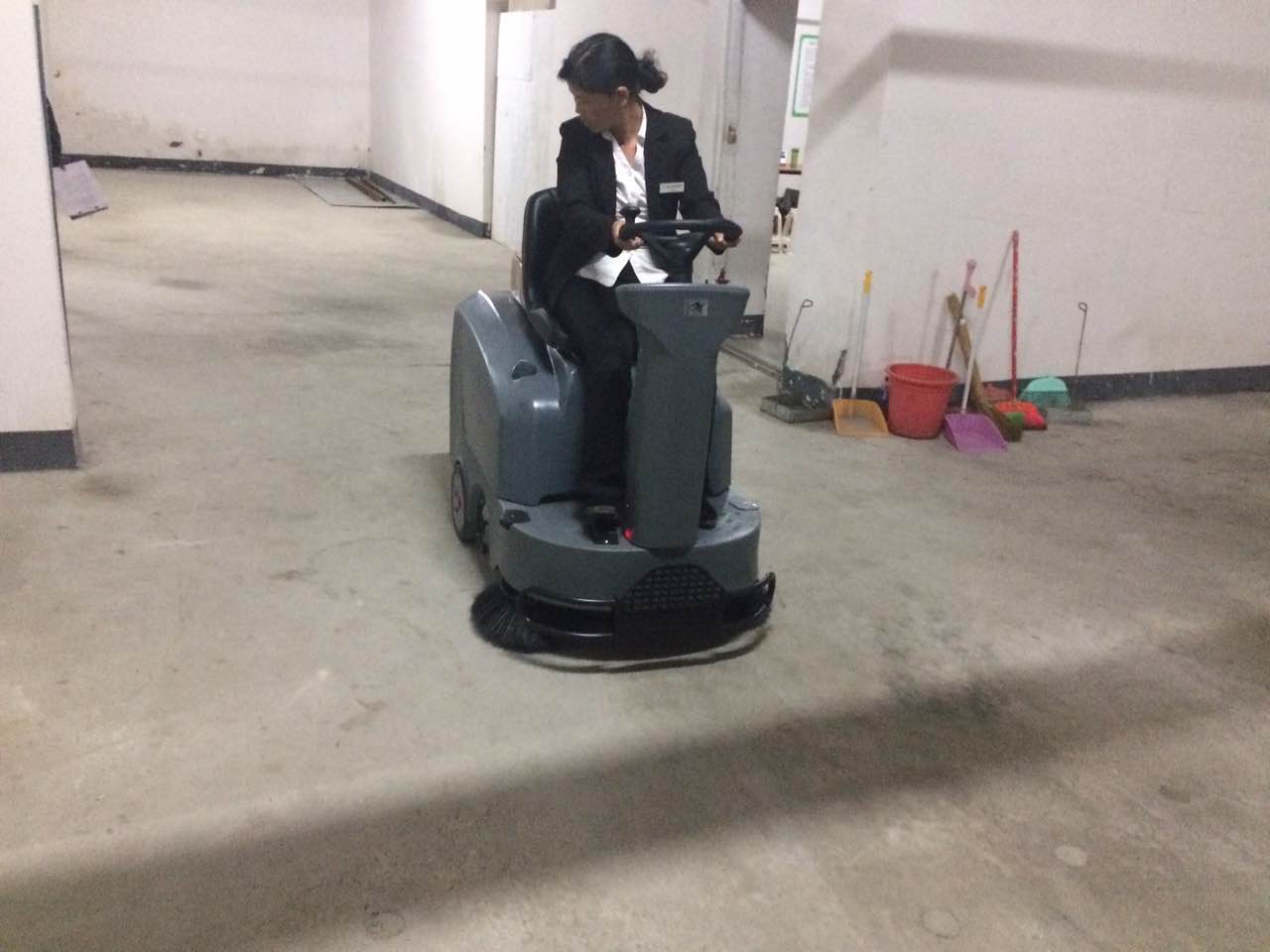什么樣的掃地車適合大型廠房使用？