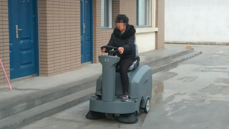 駕駛式掃地機(jī)多少錢?高美駕駛式掃地機(jī)廠家是這么想的