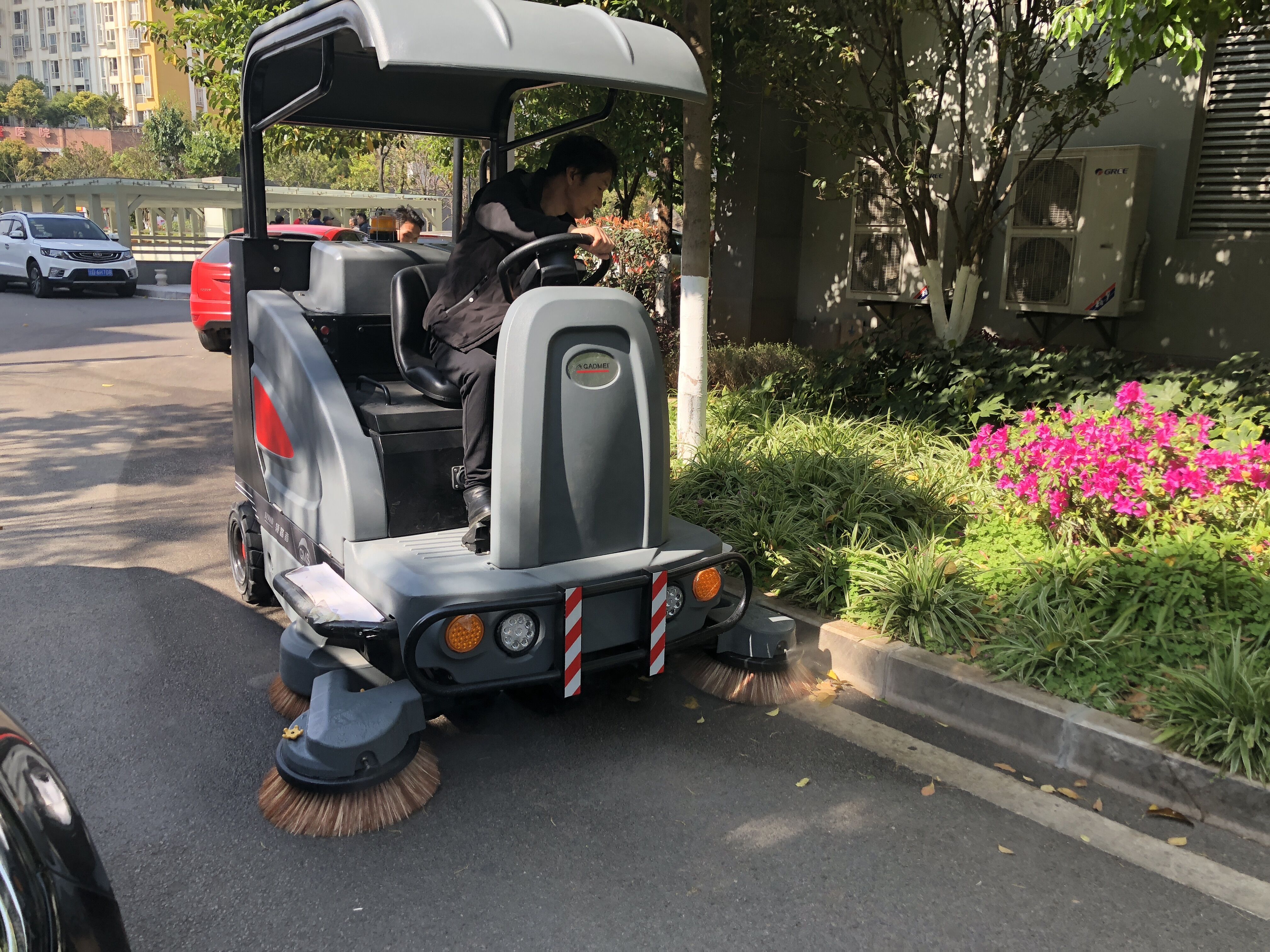 電動(dòng)掃地車什么類型的比較好？