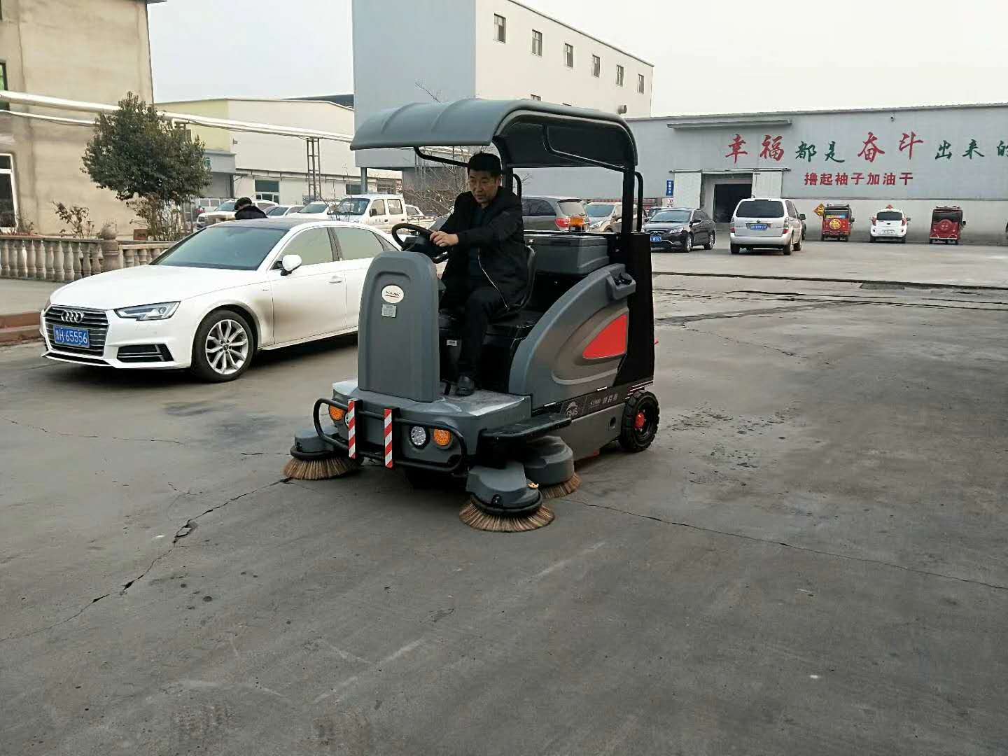 掃地車的主要應(yīng)用領(lǐng)域有哪些？